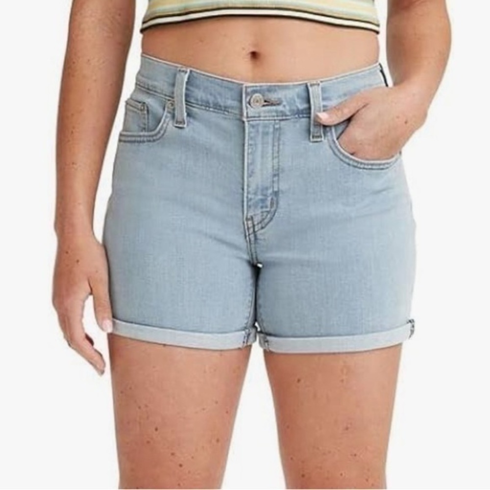 Levi’s Light Wash Mid Length Shorts 8